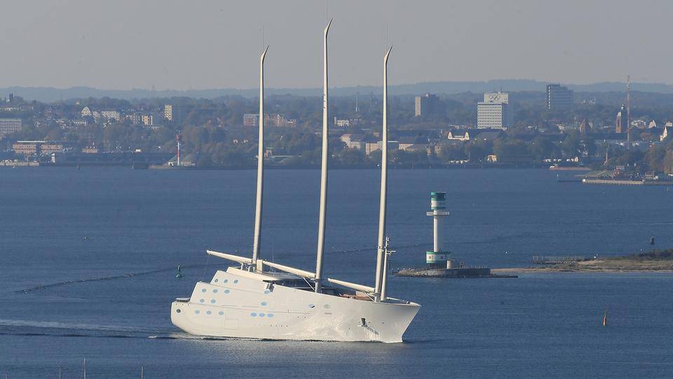 Il freddo inverno dello yacht a vela più brutto al mondo
