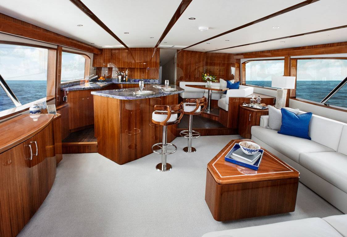 Hatteras yachts 70 Enclosed Bridge salone