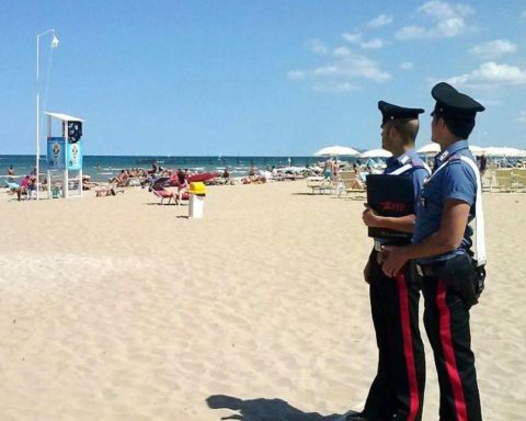 Spiaggia carabinieri mare