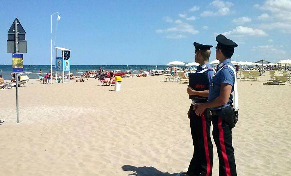 Spiaggia carabinieri mare