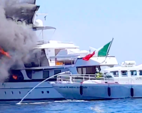 Italian luxury yacht fire off Nice