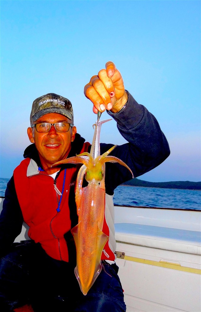 Maurizio Pastacaldi pesca il calamaro