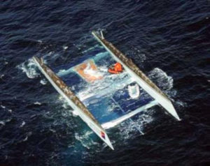 Il catamarano Spirit of Antigua rovesciato