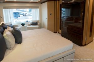 Ocean-Alexander-90-R-master cabin