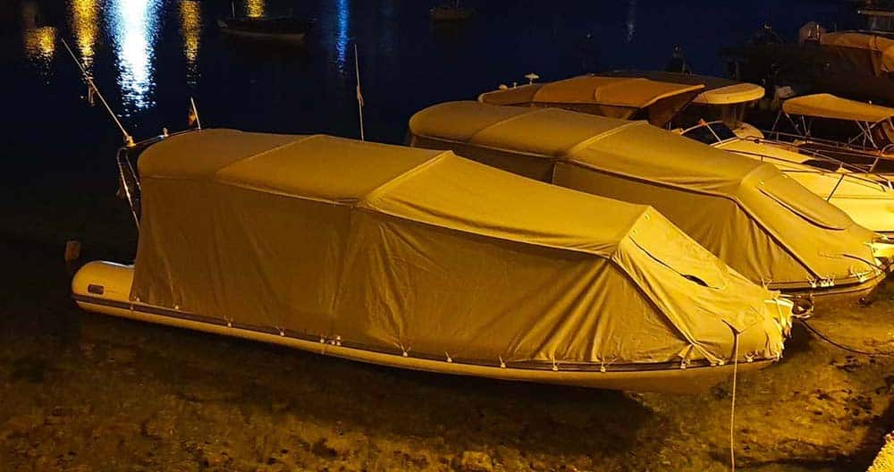 Guida al campeggio nautico: la tenda per dormire a bordo