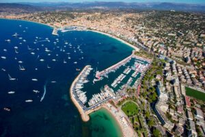 E' giallo al Cannes Yachting Festival - Port Canto