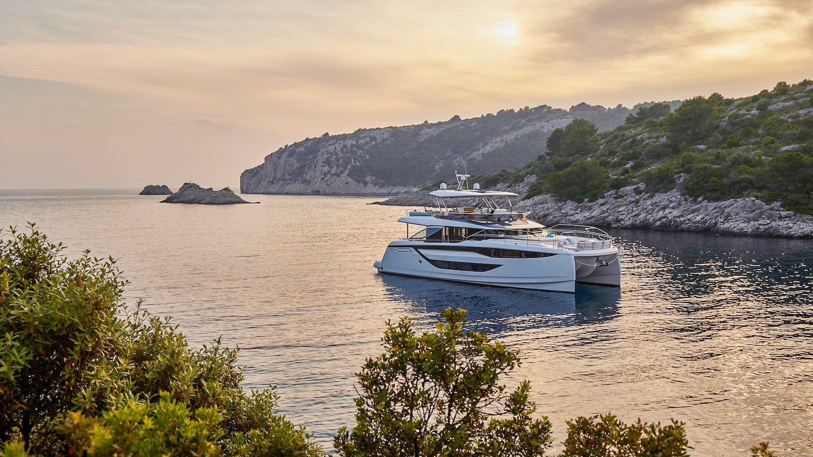 PRESTIGE Yachts ai saloni di Cannes e Genova con due esclusive anteprime: M8 e F4