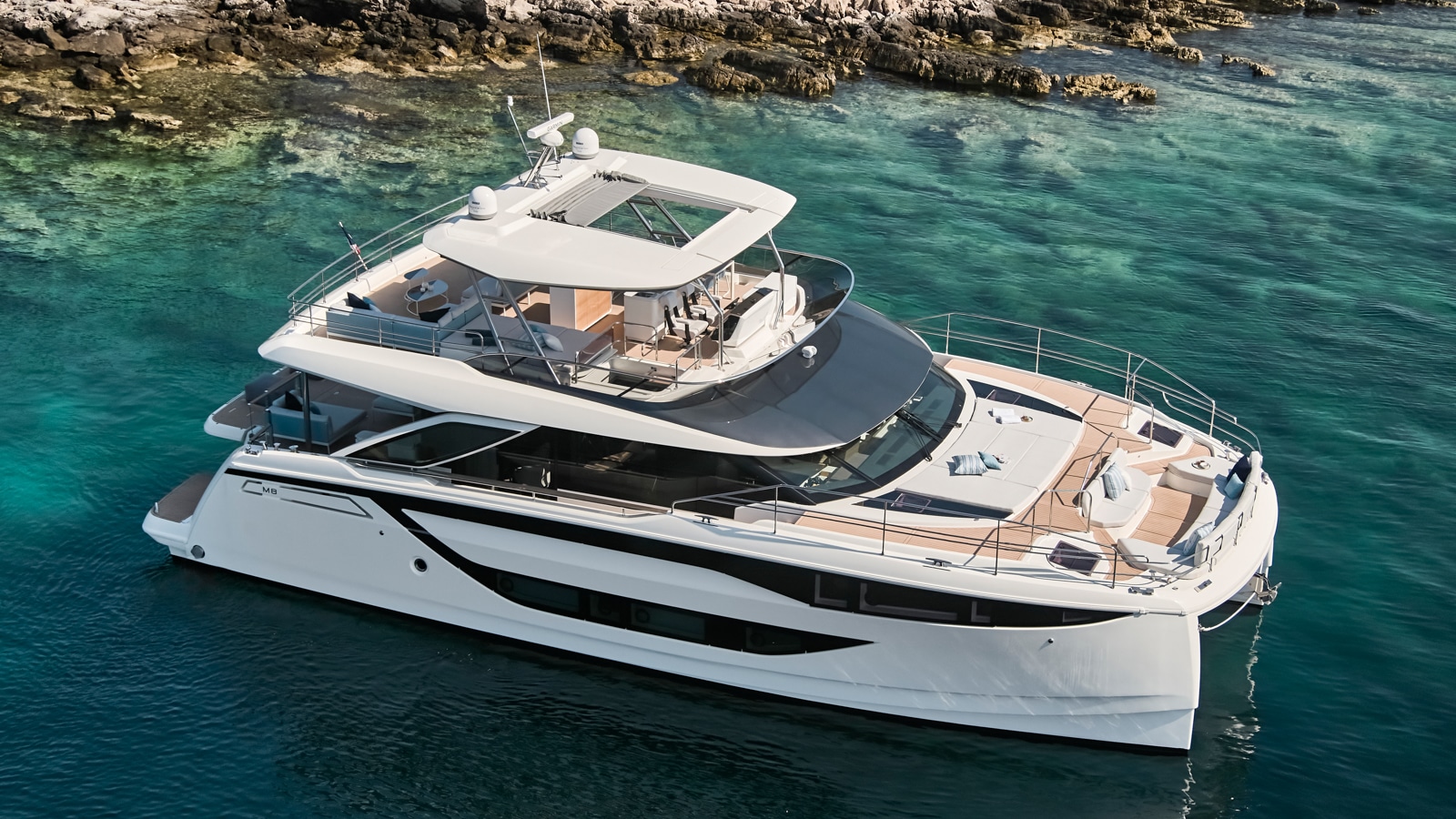 Prestige M8 tour: il lussuoso catamarano in tour in Francia e Italia per farsi provare